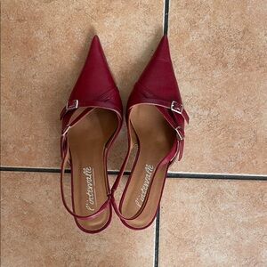 L'INTERVALLE Burgundy Pointed Heels